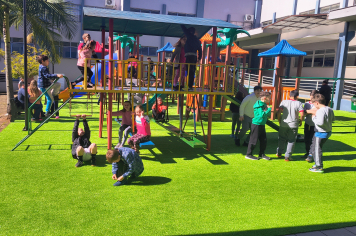 Parque Infantil da escola Municipal Aratiba passa a contar com grama sintética