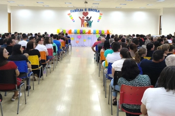 Escola Pingo de Gente realiza apresentações de final de ano