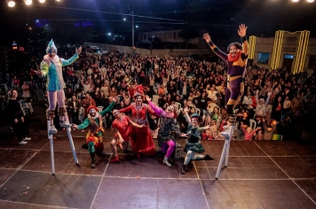 Praça lotada marca apresentação do Grupo Tholl em Aratiba