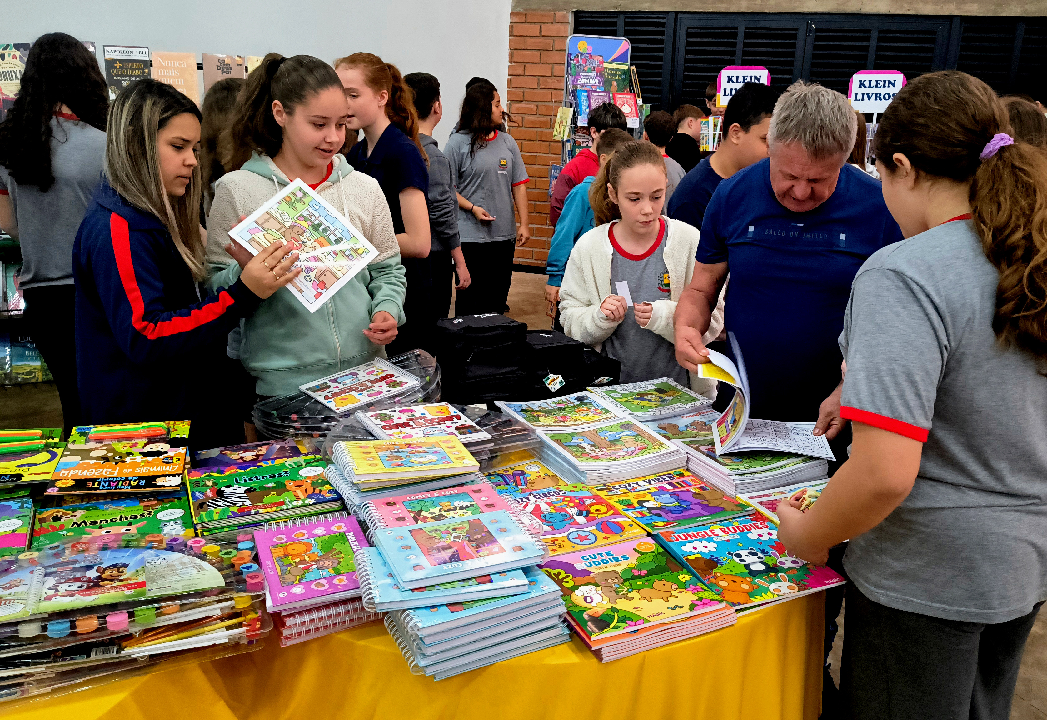 ARATIBA CELEBRA A LEITURA ATRAVÉS DA FEIRA DO LIVRO