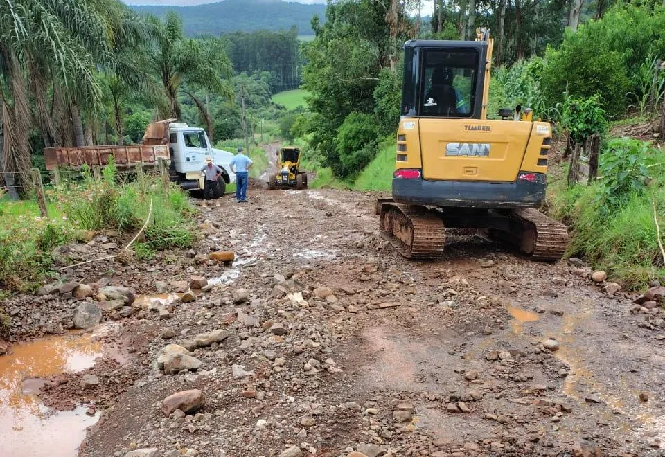 Chuvas causam estragos em estradas do interior de Aratiba